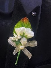 Yaka Çiçeği - Damat Çiçeği - Sağdıç Çiçeği Çift Gül Yanyana Beyaz Pıtırcıklı