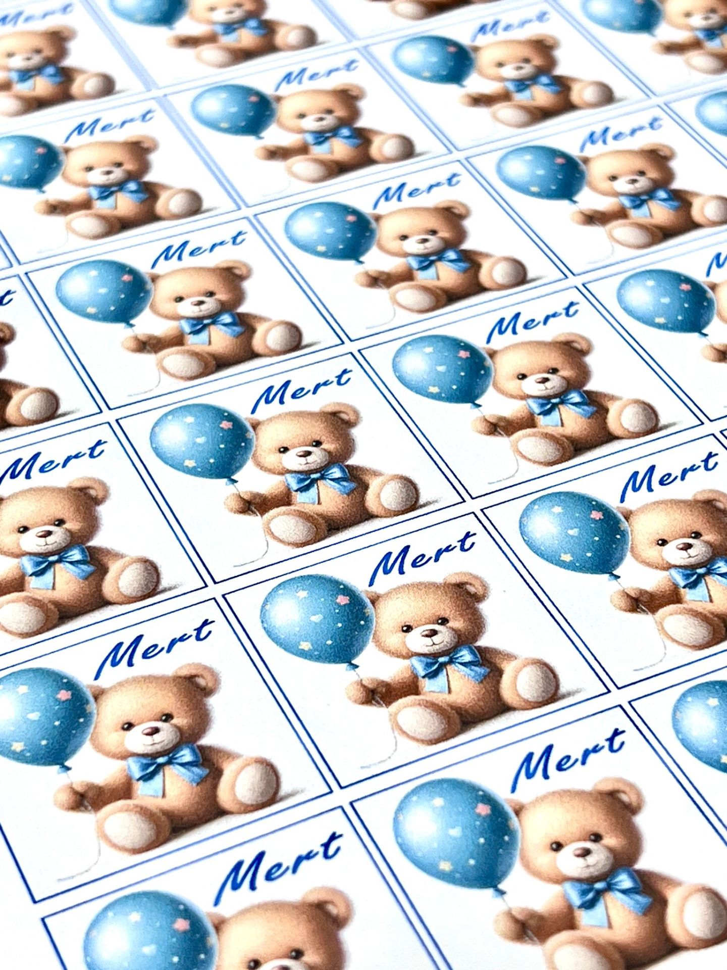 Yapışkanlı Kare Isim Etiketi Mavi Balonlu Ayıcık 50 Adet Bebek Etiketi 3 x 3 Cm