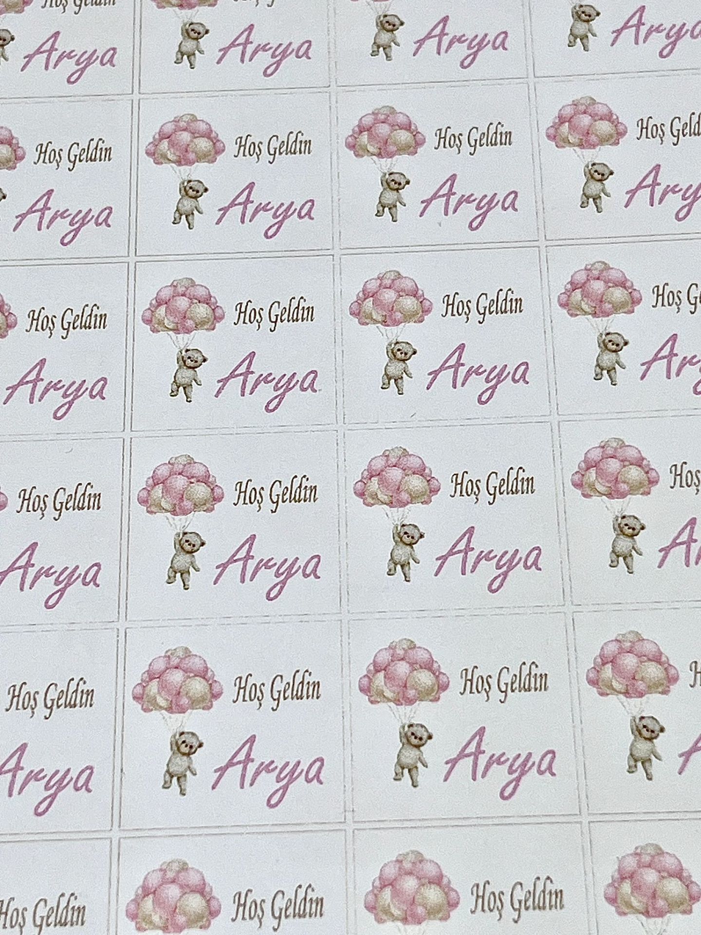 Yapışkanlı Kare Isim Etiketi Uçan Balonlu Ayıcık Pembe 50 Adet Bebek Etiketi 3 X 3 Cm